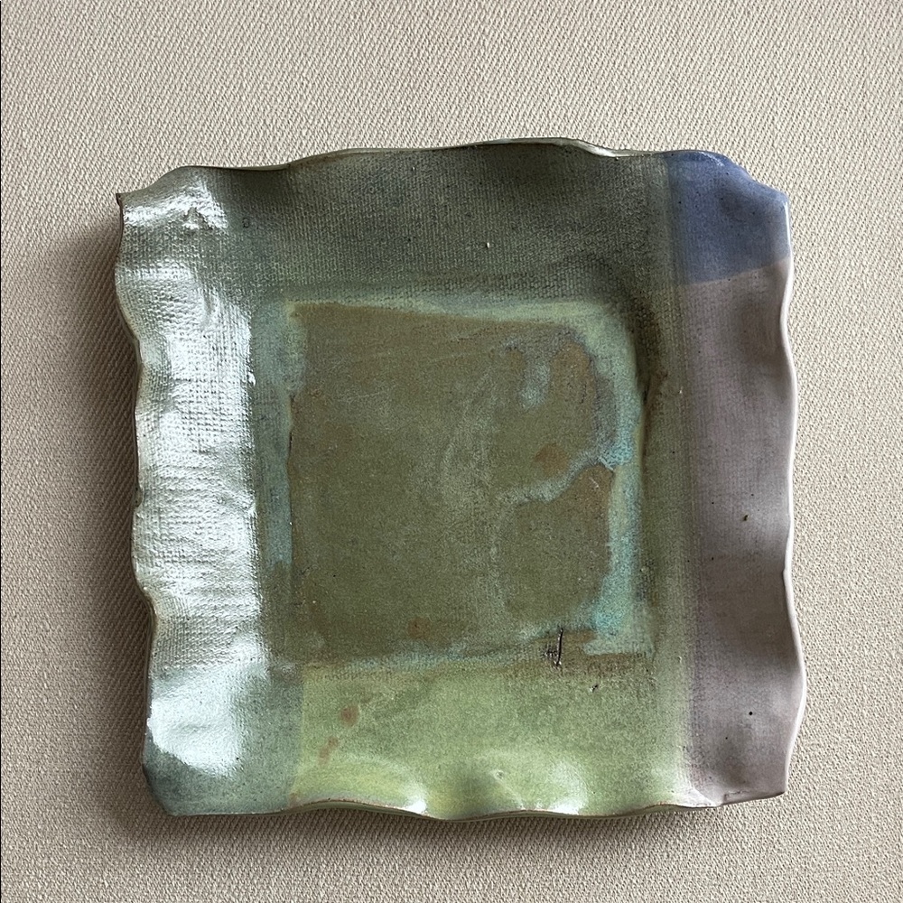 GORGEOUS POTTERY PLATE